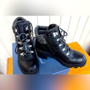 Hiking Boots in Black * Memory Foam Insoles * Women’s size 8. Lace and Zipper